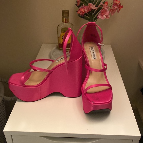 Steve Madden PINK platform heals - Picture 3 of 4